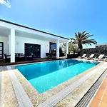 Mamma Mia Pool Heat Private & Jacuzzi Villa Playa Blanca (Lanzarote)