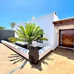 Mamma Mia Pool Heat Private & Jacuzzi * Playa Blanca (Lanzarote)