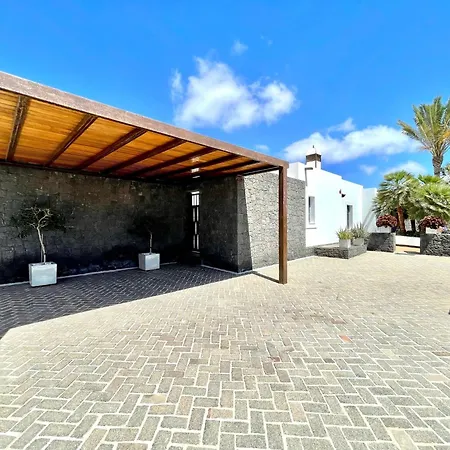 Mamma Mia Pool Heat Private & Jacuzzi * Playa Blanca (Lanzarote)