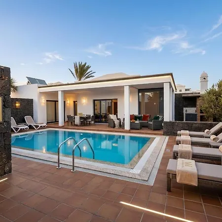 Mamma Mia Pool Heat Private & Jacuzzi Villa Playa Blanca (Lanzarote)