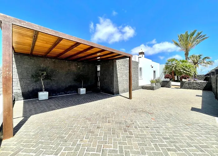 Mamma Mia Pool Heat Private & Jacuzzi * Playa Blanca (Lanzarote)