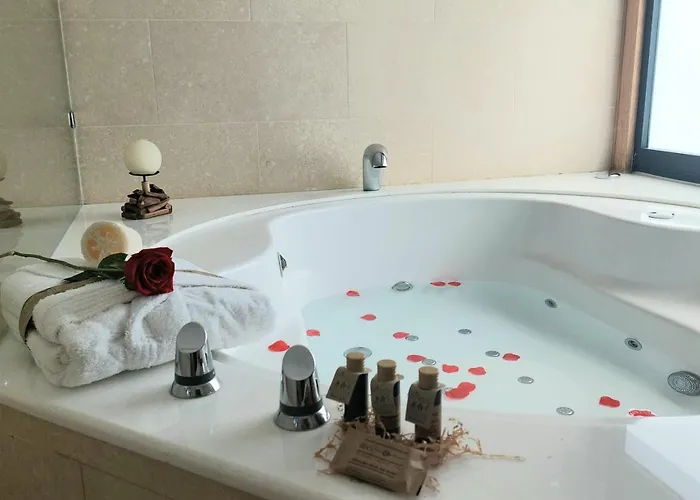 Mamma Mia Pool Heat Private & Jacuzzi Villa *