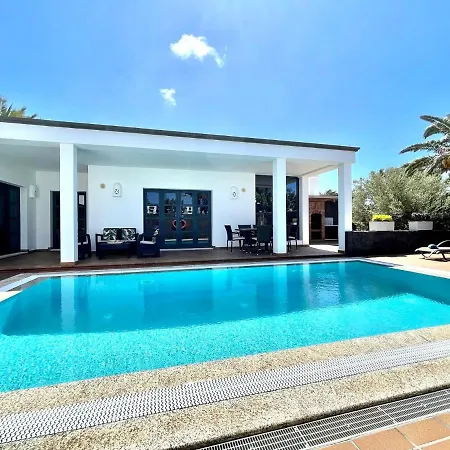 Mamma Mia Pool Heat Private & Jacuzzi Playa Blanca (Lanzarote)