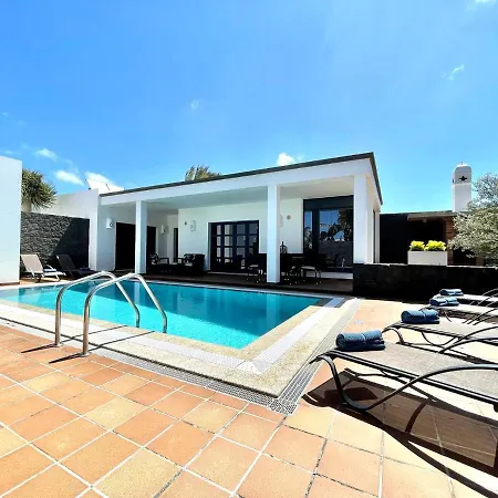 Mamma Mia Pool Heat Private & Jacuzzi * Playa Blanca (Lanzarote)