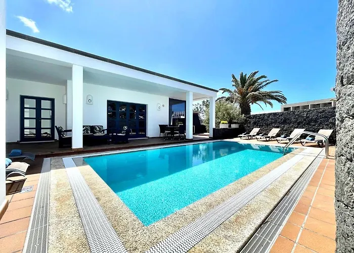 Mamma Mia Pool Heat Private & Jacuzzi Villa Playa Blanca (Lanzarote)